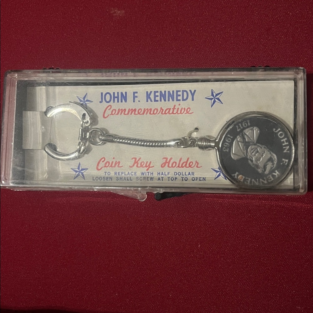 Vintage John F. Kennedy Commemorative Coin Key Holder - Picture 2 of 5